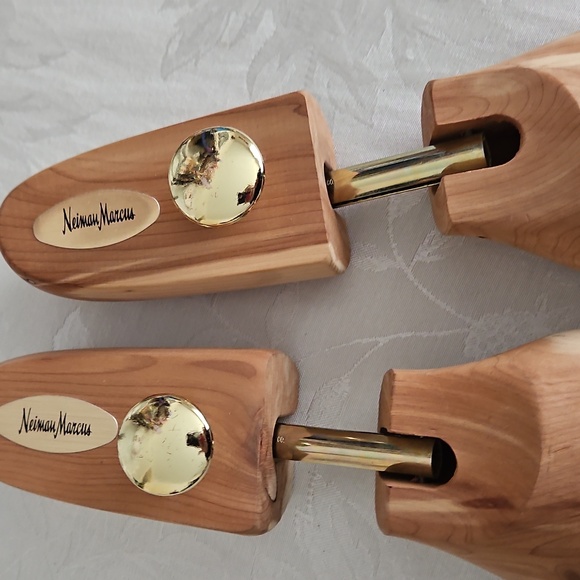 Neiman Marcus Rochester Shoe Tree. - Picture 2 of 9